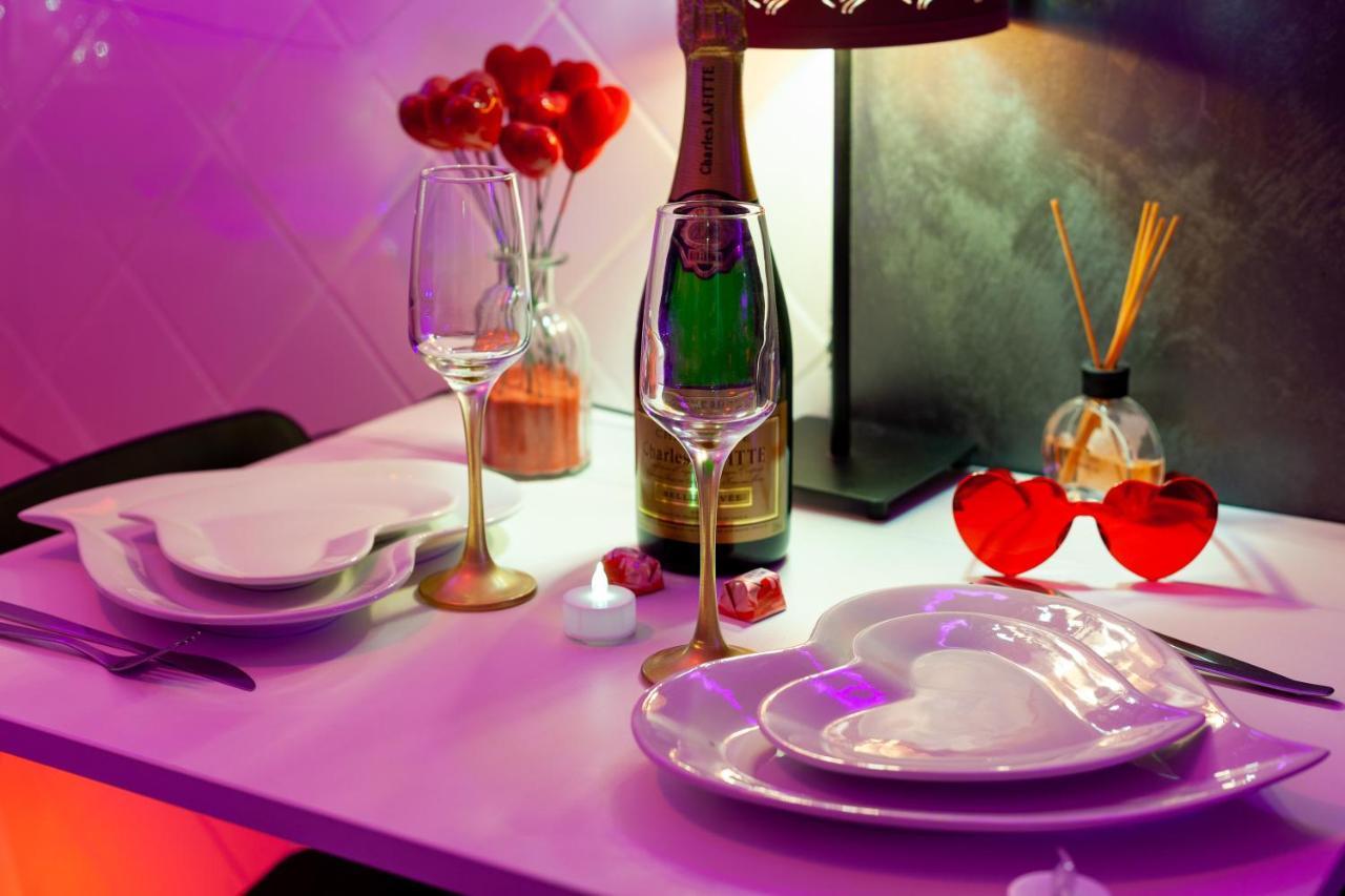 Love Room Avec Balneo Toulon Exterior photo
