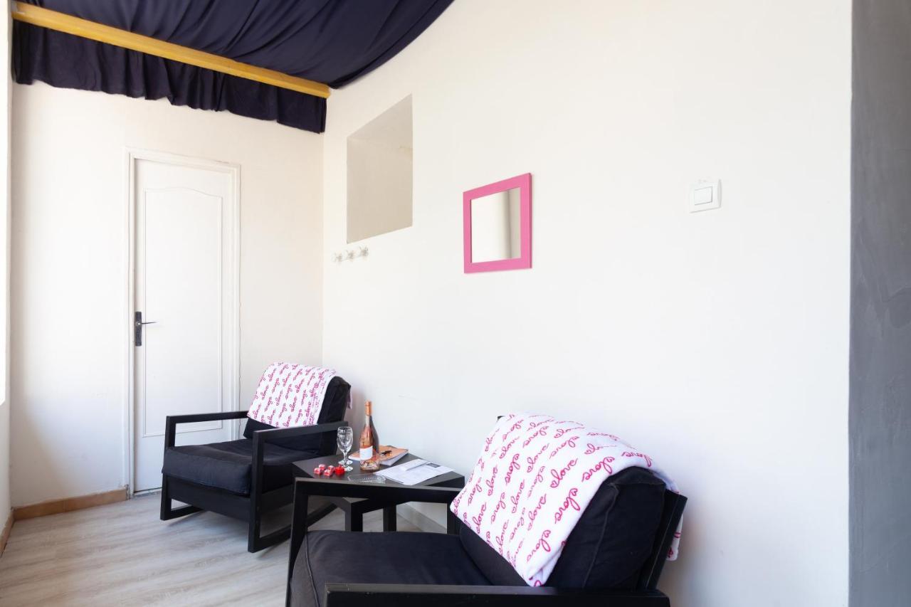 Love Room Avec Balneo Toulon Exterior photo