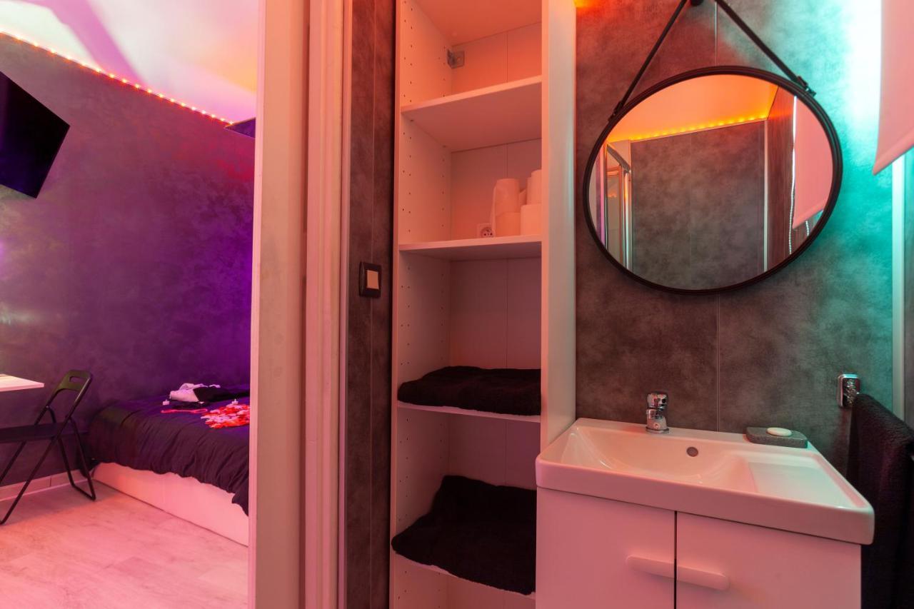 Love Room Avec Balneo Toulon Exterior photo